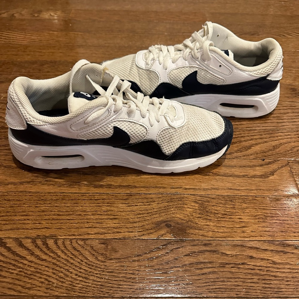 Men’s Nike Air Max size 8/Women’s Nike Air Max size 9.5